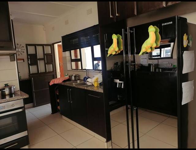9 BEDROOM HOUSE FOR SALE IN VELD EN VLEI
